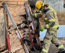 Bombeira do Paraná participa de curso de salvamento veicular em Goiás