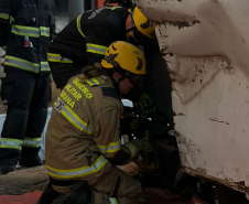 Bombeira do Paraná participa de curso de salvamento veicular em Goiás