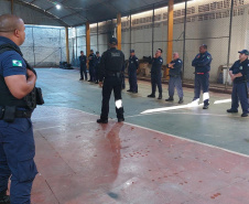 Policiais penais do Estado treinam 105 guardas patrimoniais de Cascavel