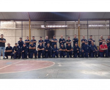 Policiais penais do Estado treinam 105 guardas patrimoniais de Cascavel