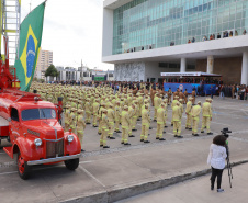 Na maior contratação em dez anos, 419 bombeiros se formam para atuar em todo o Paraná