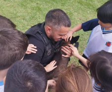 Projeto educativo sobre animais em CMEIs de Maringá tem apoio de cães da Polícia Penal