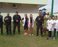 Projeto educativo sobre animais em CMEIs de Maringá tem apoio de cães da Polícia Penal