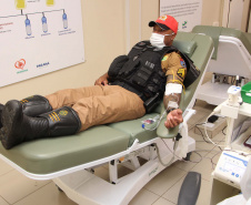 Maio Amarelo: policiais militares doam sangue para conscientizar sobre acidentes no trânsito