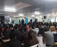 Alunos de Laranjeiras do Sul recebem palestras da Polícia Penal sobre prevenção à violência