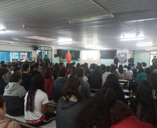 Alunos de Laranjeiras do Sul recebem palestras da Polícia Penal sobre prevenção à violência