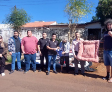 Polícia Penal doa camas e roupas pet feitas por detentos a abrigo de animais em Cascavel