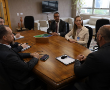 Secretário Hudson recebe representantes da ABIN