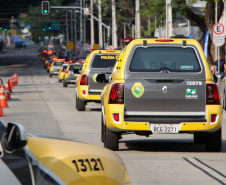  PM prende duas pessoas e apreende diversos produtos ilegais em operação em Curitiba