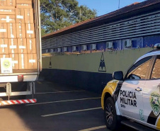 Polícia Militar apreende 40 mil pacotes de cigarro contrabandeados na PR-239