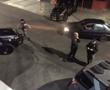 Polícia Militar cumpre mandados contra o tráfico de drogas em bairro de Curitiba