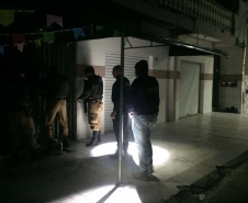 Polícia Militar cumpre mandados contra o tráfico de drogas em bairro de Curitiba
