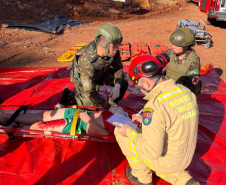 Bombeiros militares participam de operação humanitária no Paraná