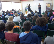 Polícia Civil ministra palestra para 58 alunos surdos em escola na Capital