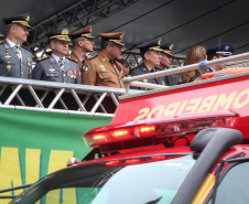 Milhares de pessoas participam do desfile de 7 de setembro em Curitiba