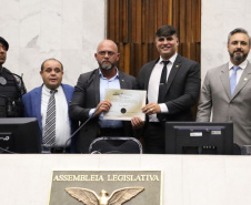 Policiais da Rone recebem homenagem na Assembléia Legislativa do Paraná