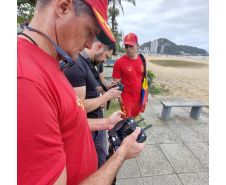 Após teste no feriado, Estado vai usar drones para ajudar bombeiros em salvamentos