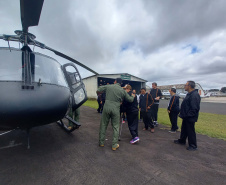 Grupamento de Operações Aéreas da PCPR recebe visita de alunos com deficiência