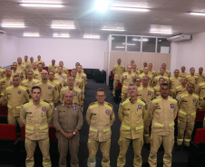 Quarenta bombeiros iniciam curso para guarda-vidas