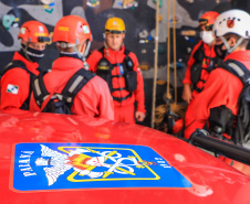 Rádio Vídeos Imagens Editorias Arquivo de Notícias Contato Corpo de Bombeiros do Paraná completa 111 anos de atuação