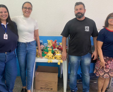 Em Foz do Iguaçu, Polícia Penal entrega amigurumis para ONG e Delegacia da Mulher