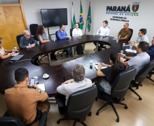 Secretário Hudson recebe secretário Santin Roveda e integrantes do Grupo Dignidade do Paraná