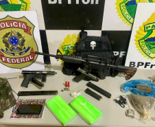 PMPR apreende 1,2 tonelada de drogas e 900 caixas de cigarros contrabandeados no oeste do Estado 