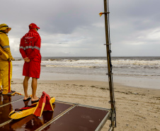 Com temporais, Corpo de Bombeiros alerta para riscos de banho de mar