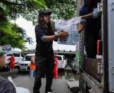 Defesa Civil envia caminhões com mantimentos para Matinhos e Pontal do Paraná