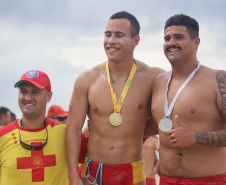 Com provas no mar, Troféu Elite tem 1º dia de competição em Matinhos