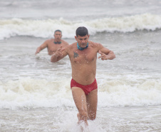 Com provas no mar, Troféu Elite tem 1º dia de competição em Matinhos