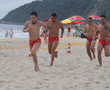 Com provas no mar, Troféu Elite tem 1º dia de competição em Matinhos