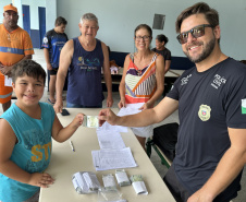 PCPR realiza entrega de mais de 260 novas carteiras de identidade na Ilha do Mel