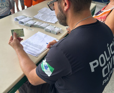 PCPR realiza entrega de mais de 260 novas carteiras de identidade na Ilha do Mel