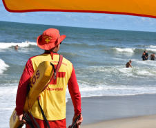 Desde o dia 16 de dezembro, bombeiros fizeram quase 37 resgates por dia no Litoral