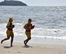 Com Desafio de Piriathlon, bombeiros fazem triathlon com "bike raiz" e corrida sem tênis