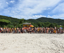 Com Desafio de Piriathlon, bombeiros fazem triathlon com "bike raiz" e corrida sem tênis