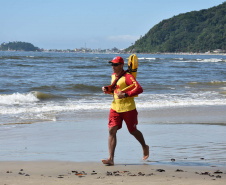 Com Desafio de Piriathlon, bombeiros fazem triathlon com "bike raiz" e corrida sem tênis