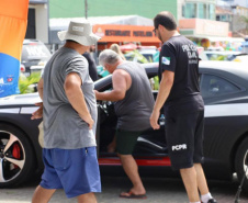 Cães, carros e equipamentos: exposições das polícias chamam atenção de turistas no Litoral