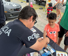 Cães, carros e equipamentos: exposições das polícias chamam atenção de turistas no Litoral