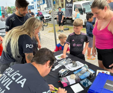 Cães, carros e equipamentos: exposições das polícias chamam atenção de turistas no Litoral