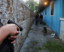 Forças de segurança cumprem 22 mandados de busca e apreensão no Litoral