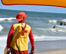 Bombeiros já salvaram 1,4 mil pessoas no Litoral e pedem atenção redobrada no Carnaval