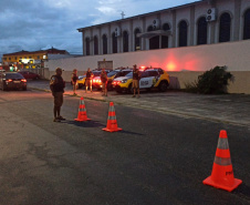 Operação Ezequiel 37 em Paranaguá resulta em prisão e apreensão de arma e droga