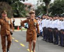 Capitã da PMPR é a primeira mulher a assumir o Comando do Colégio da Polícia Militar, em Curitiba