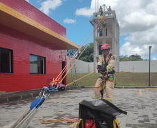 Bombeiros do Paraná participam pela 1ª vez de competição internacional de salvamento em altura