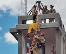 Bombeiros do Paraná participam pela 1ª vez de competição internacional de salvamento em altura