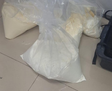 Polícia Militar apreende 30 quilos de cocaína e armas em casa suspeita em Curitiba