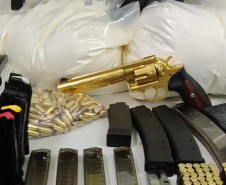 Polícia Militar apreende 30 quilos de cocaína e armas em casa suspeita em Curitiba