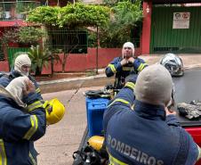 Bombeiros do Paraná ajudam a combater incêndio de grandes proporções no Paraguai